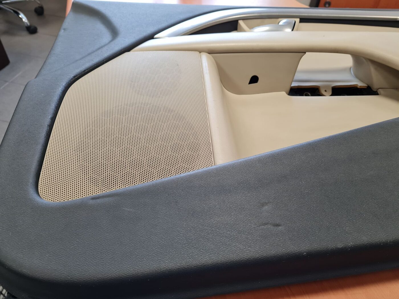 Priekšējo labo durvju apdare priekš VOLVO S80 2007 Black 8 Priekšējo labo durvju apdare priekš VOLVO S80 2007 Black