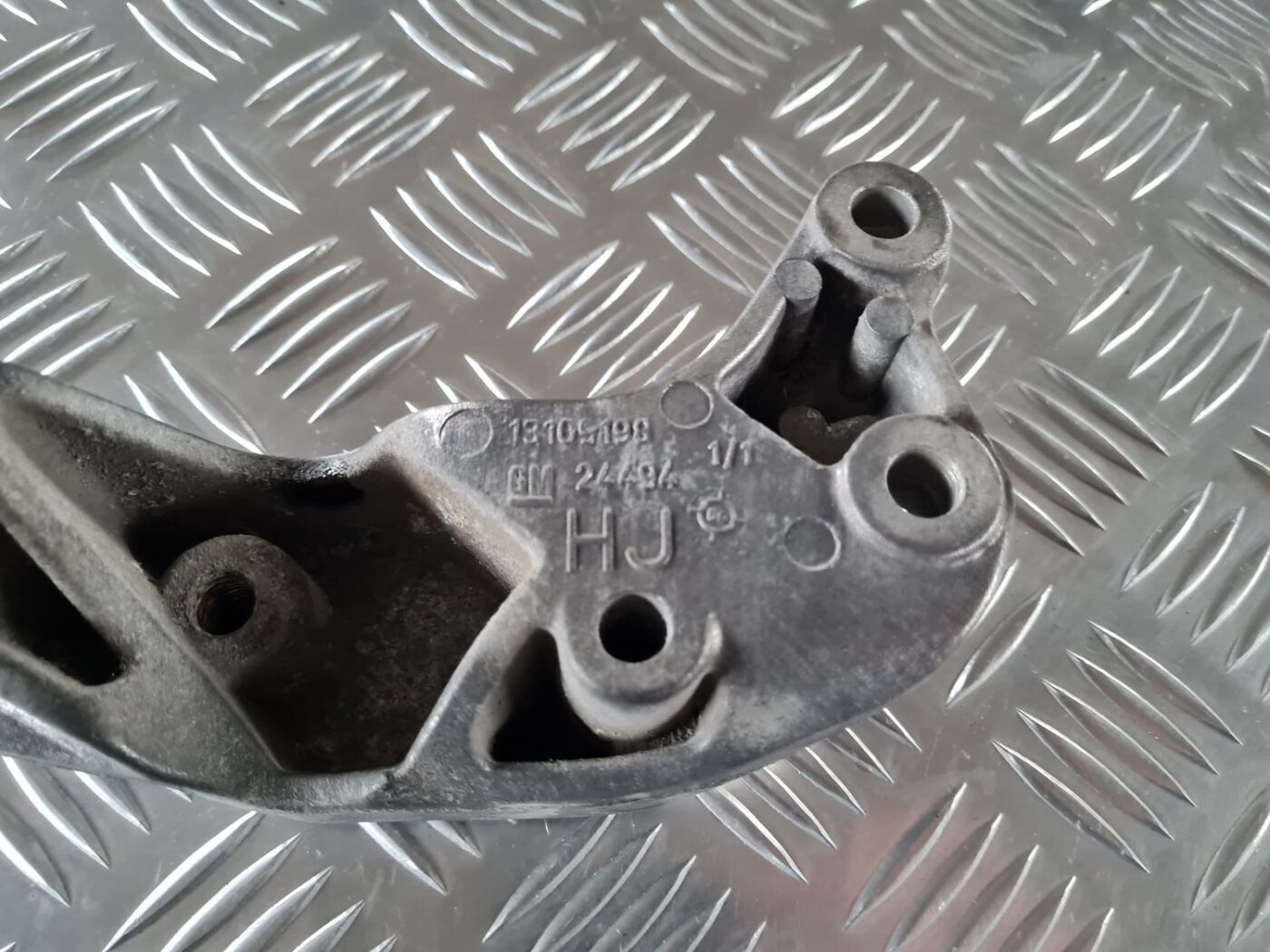 Ātrumkārbas kronšteins priekš OPEL MERIVA 2004 2 Ātrumkārbas kronšteins priekš OPEL MERIVA 2004