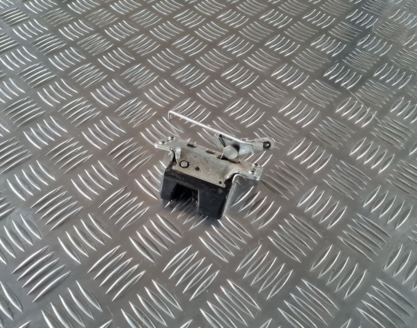 Bagāžnieka vāka slēdzene priekš OPEL MERIVA 2004 1 Bagāžnieka vāka slēdzene priekš OPEL MERIVA 2004