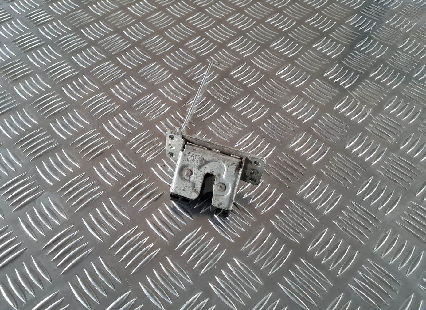 Bagāžnieka vāka slēdzene priekš OPEL MERIVA 2004 2 Bagāžnieka vāka slēdzene priekš OPEL MERIVA 2004