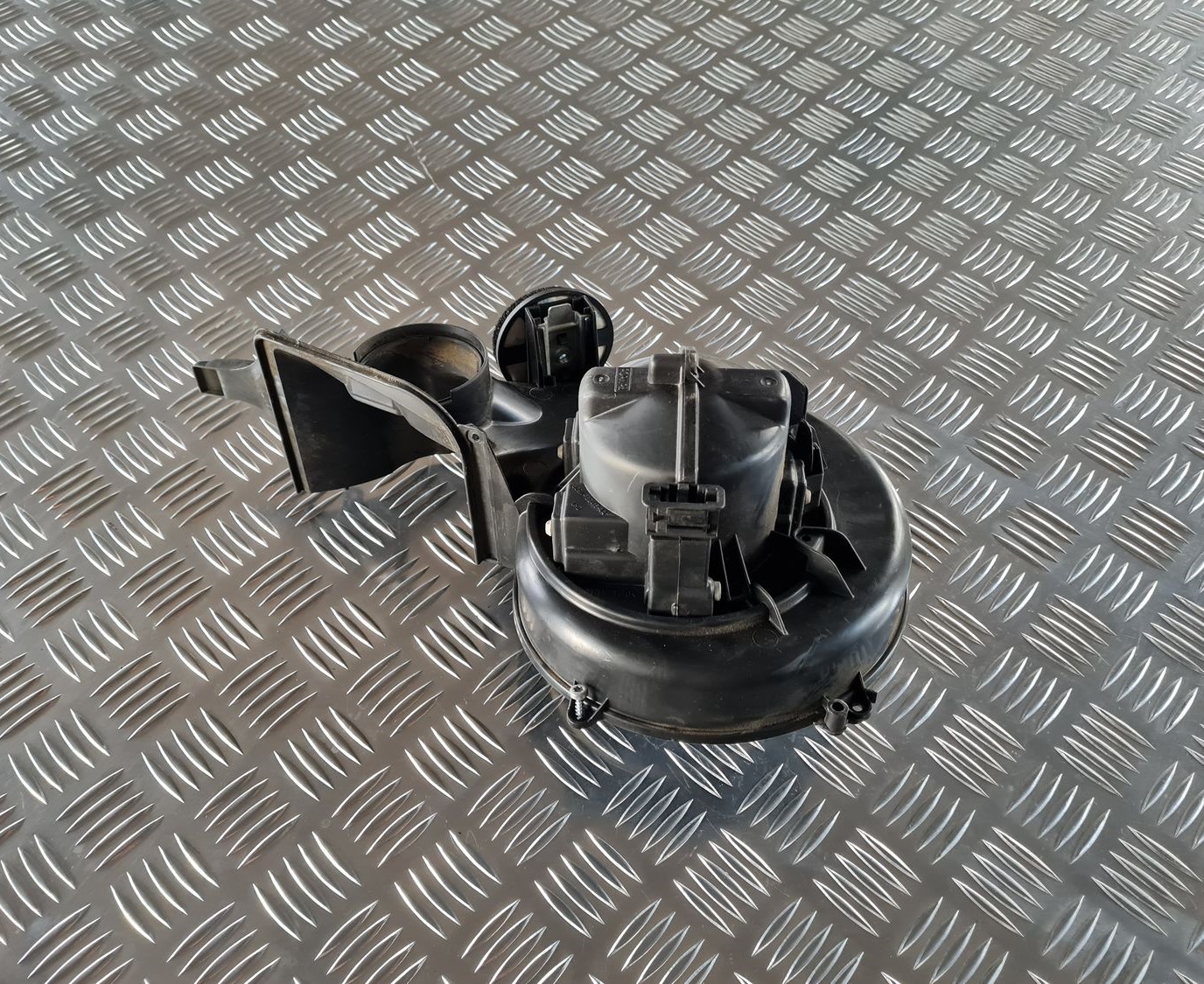 Salona ventilators priekš VOLVO S80 2007 Black 4 Salona ventilators priekš VOLVO S80 2007 Black