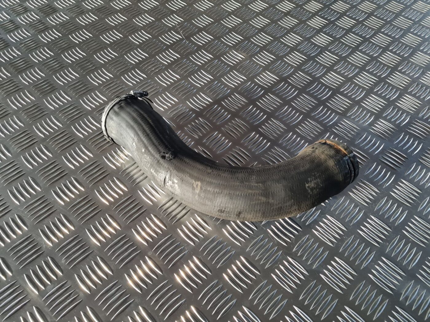 Interkulera caurule priekš VOLVO S80 2007 Black 1 Interkulera caurule priekš VOLVO S80 2007 Black