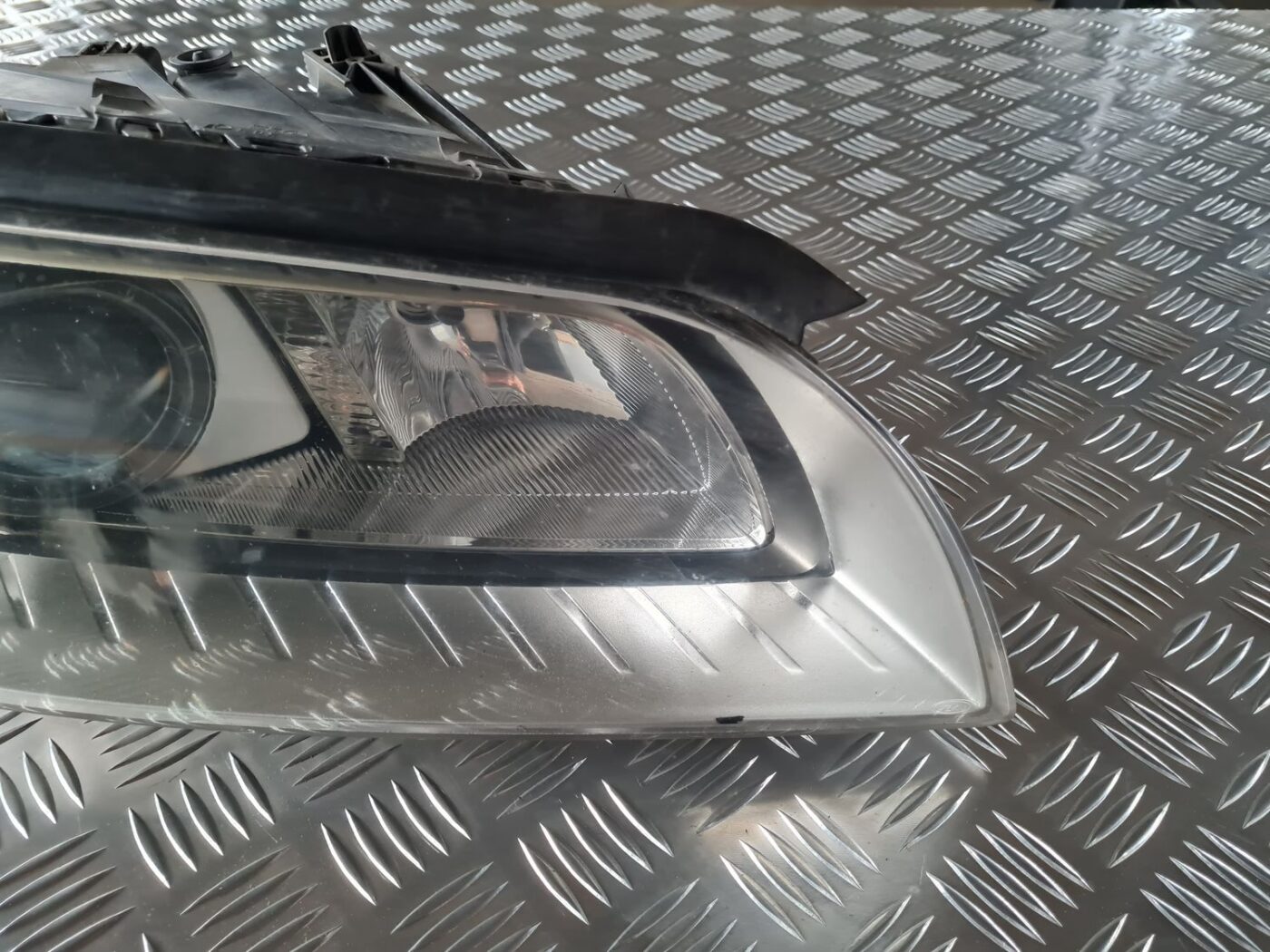 Priekšējais labais lukturis priekš VOLVO S80 2007 Black