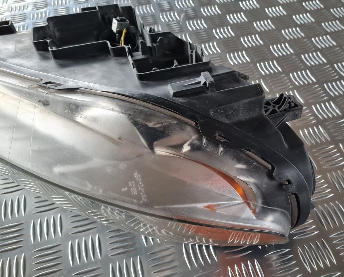 Priekšējais labais lukturis priekš VOLVO S80 2007 Black