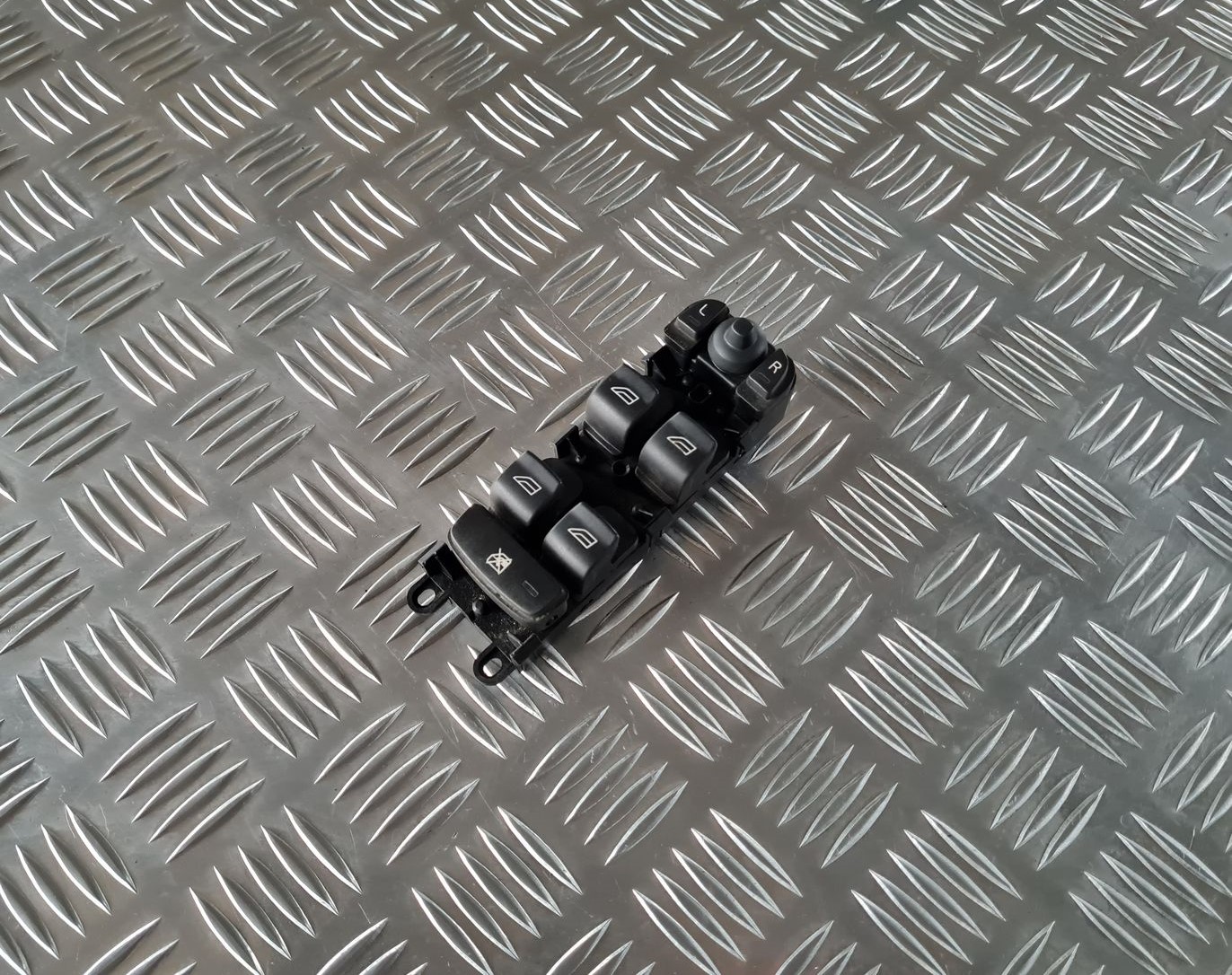 Šofera durvju slēdža pogas priekš VOLVO S80 2007 Black 1 Šofera durvju slēdža pogas priekš VOLVO S80 2007 Black