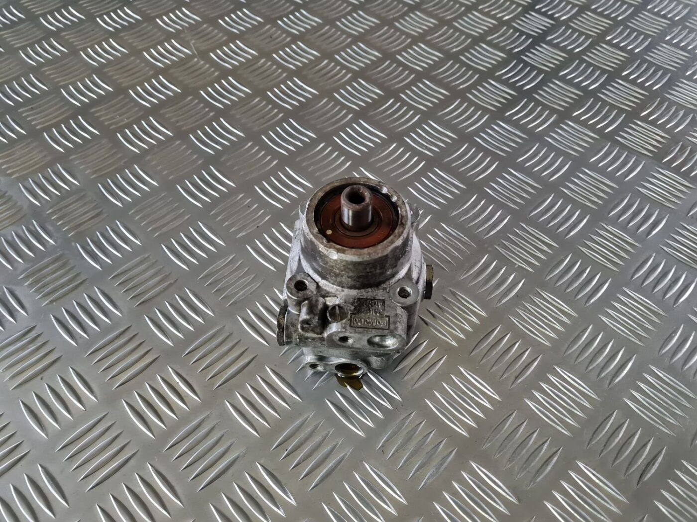 Hidrauliskais pastiprinātājs priekš VOLVO S80 2007 Black 1 Hidrauliskais pastiprinātājs priekš VOLVO S80 2007 Black