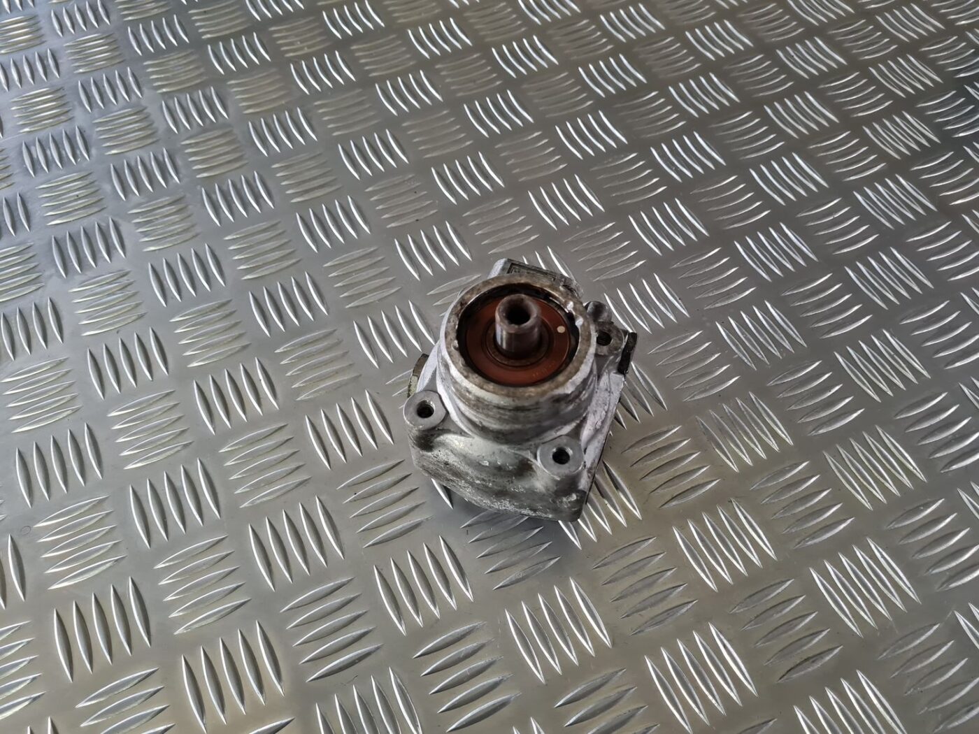 Hidrauliskais pastiprinātājs priekš VOLVO S80 2007 Black 2 Hidrauliskais pastiprinātājs priekš VOLVO S80 2007 Black