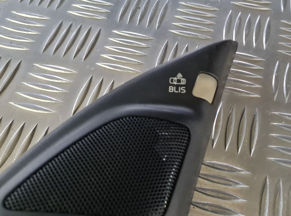 Durvju spoguļa apdares uzlika salonā (ar skaļruni) priekš VOLVO S80 2007 Black 2 Durvju spoguļa apdares uzlika salonā (ar skaļruni) priekš VOLVO S80 2007 Black