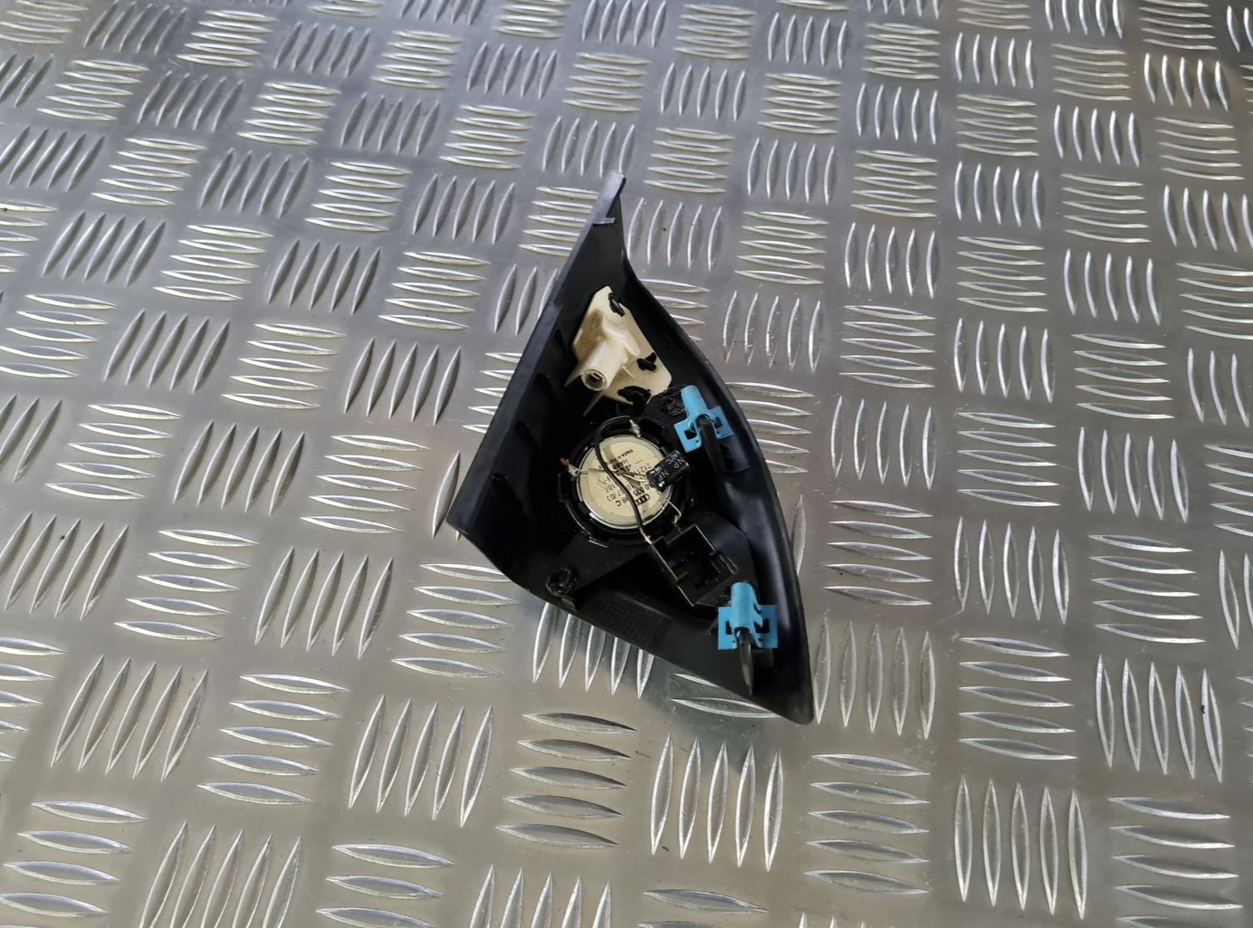 Durvju spoguļa apdares uzlika salonā (ar skaļruni) priekš VOLVO S80 2007 Black 4 Durvju spoguļa apdares uzlika salonā (ar skaļruni) priekš VOLVO S80 2007 Black