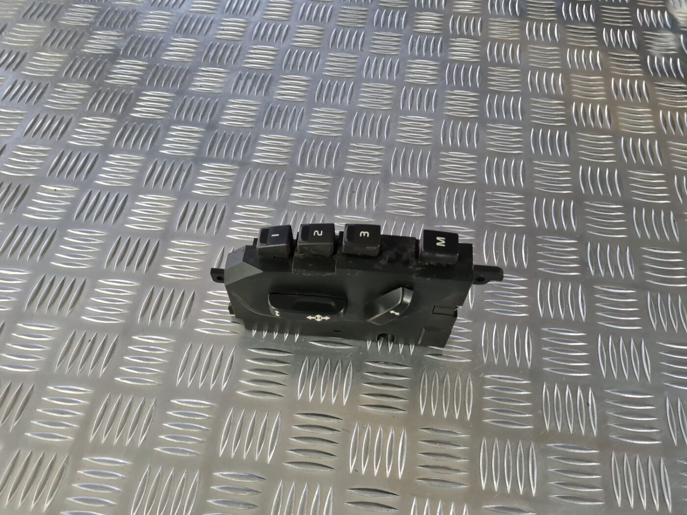 Sēdekļa regulēšanas poga priekš VOLVO S80 2007 Black 2 Sēdekļa regulēšanas poga priekš VOLVO S80 2007 Black