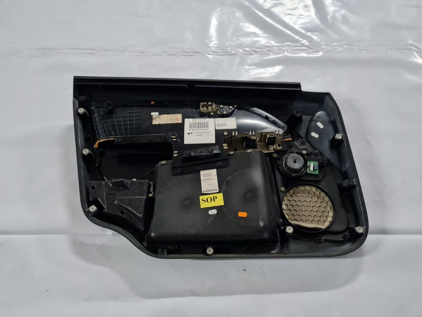 Priekšējo labo durvju apdare priekš VOLVO S80 2007 Black 5 Priekšējo labo durvju apdare priekš VOLVO S80 2007 Black