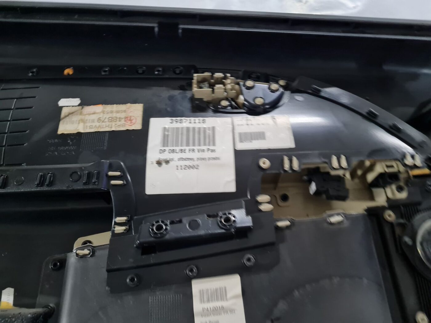 Priekšējo labo durvju apdare priekš VOLVO S80 2007 Black 4 Priekšējo labo durvju apdare priekš VOLVO S80 2007 Black