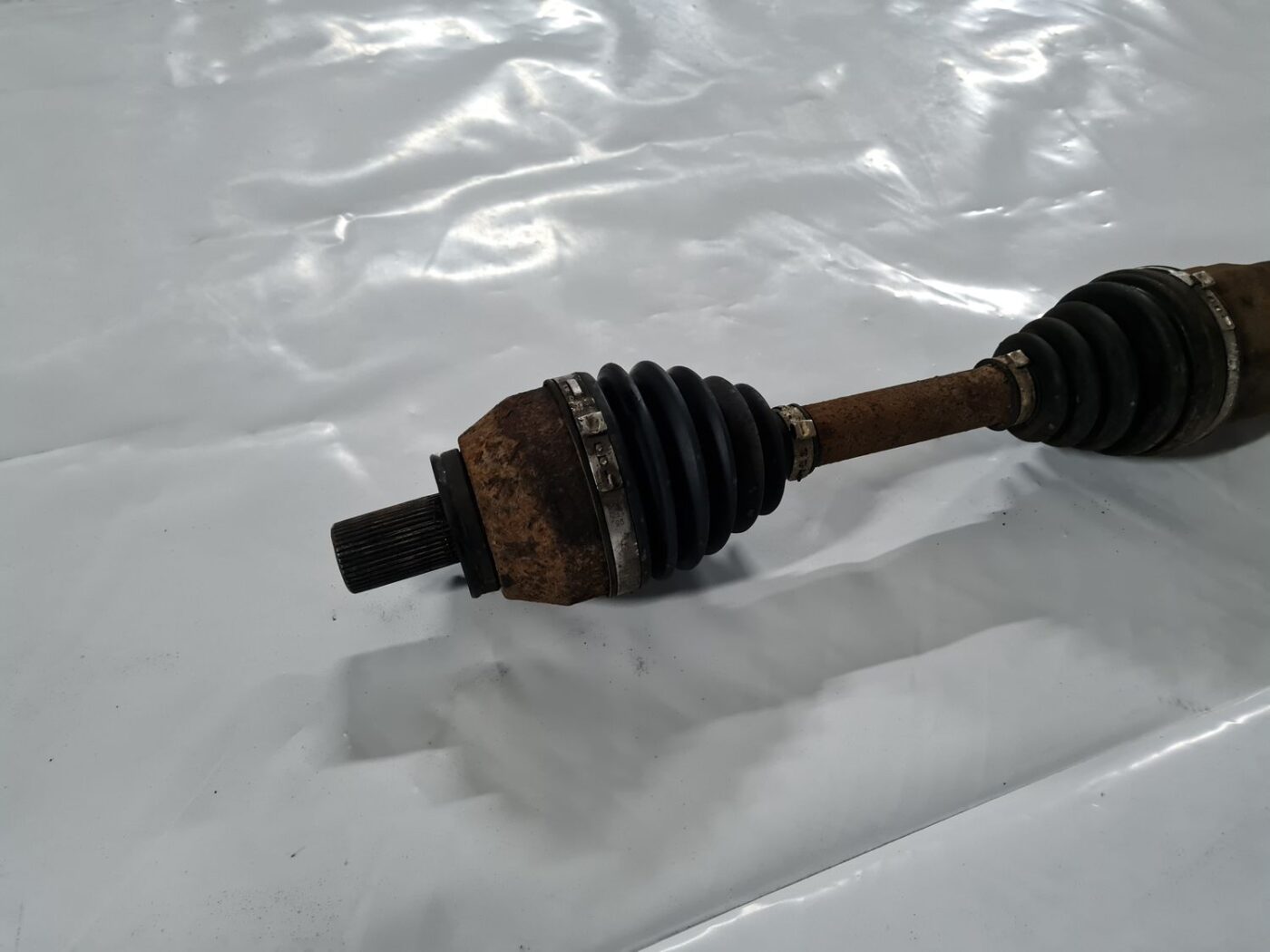 Pusass priekšēja labā priekš VOLVO S80 2007 Black 2 Pusass priekšēja labā priekš VOLVO S80 2007 Black