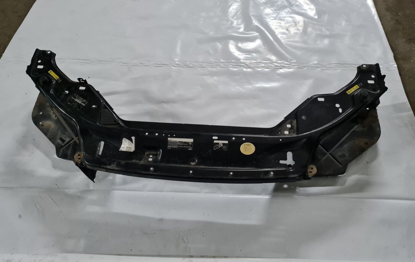 Priekšējā radiatora rāmja augšēja daļa priekš VOLVO S80 2007 Black