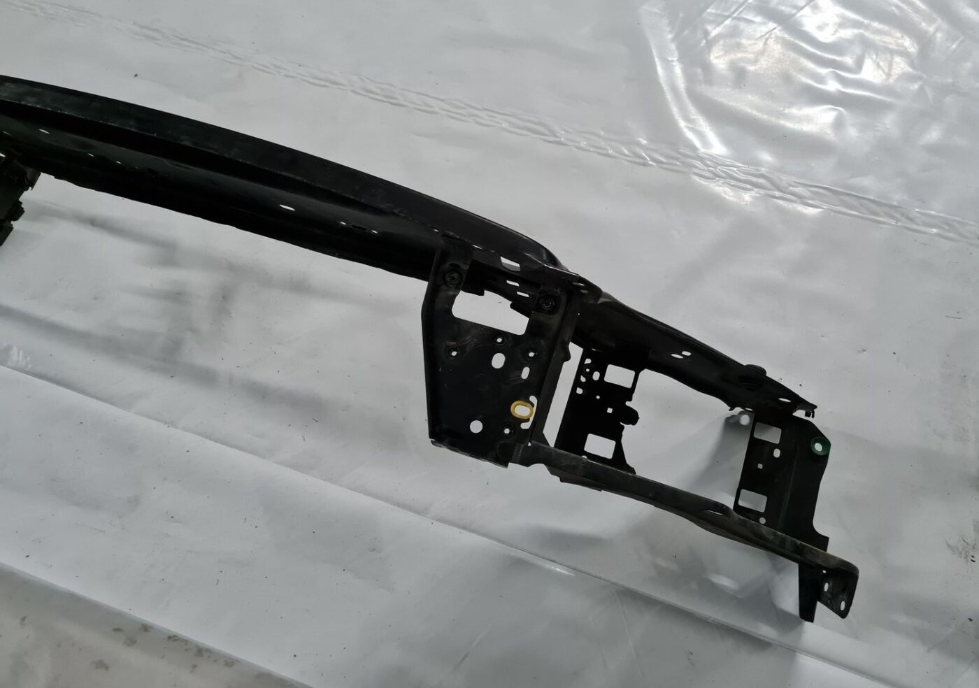 Priekšējā radiatora rāmja augšēja daļa priekš VOLVO S80 2007 Black