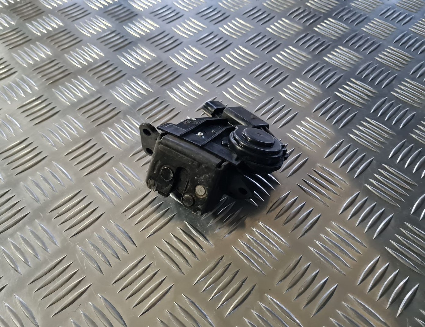 Bagāžnieka vāka slēdzene priekš TOYOTA AVENSIS 2010 1 Bagāžnieka vāka slēdzene priekš TOYOTA AVENSIS 2010