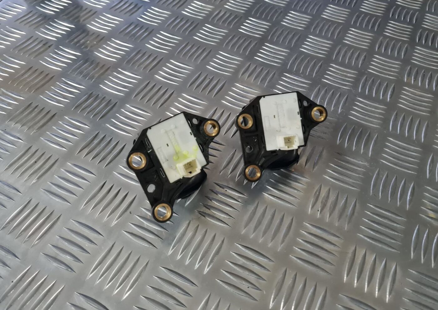 Stāvbremzes ieslēgšanas poga priekš TOYOTA AVENSIS 2010