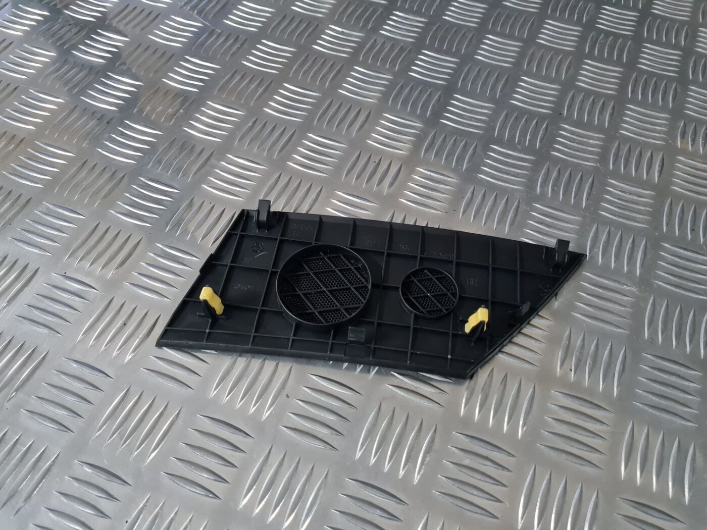 Mērinstrumentu paneļa skaļruņa apdare priekš TOYOTA AVENSIS 2010