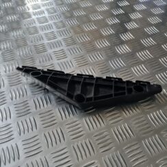 Priekšēja bufera kronšteins priekš TOYOTA AVENSIS 2010