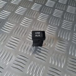 USB/AUX adapteris priekš TOYOTA AVENSIS 2010