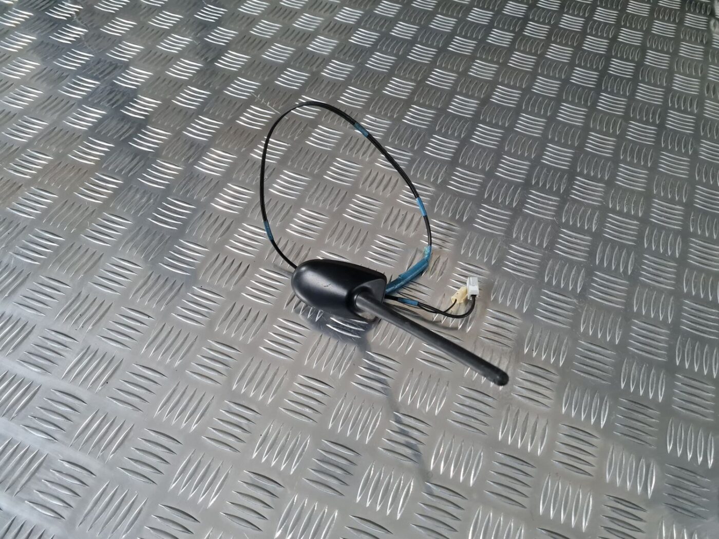 Jumta antena priekš TOYOTA AVENSIS 2010 4 Jumta antena priekš TOYOTA AVENSIS 2010