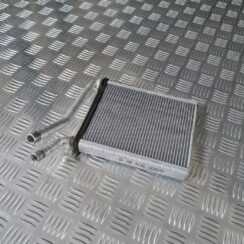 Apsildes sistēmas radiators priekš TOYOTA AVENSIS 2010