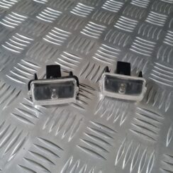 Numura zīmes apgaismojums priekš TOYOTA AVENSIS 2010