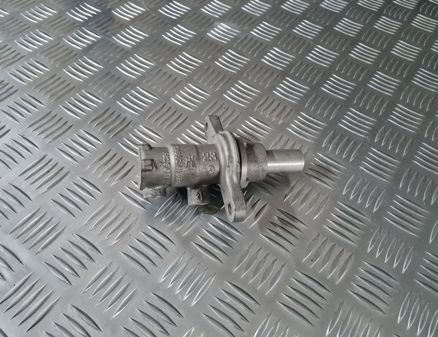 Bremžu pastiprinātāja galvenais cilindrs priekš TOYOTA AVENSIS 2010 3 Bremžu pastiprinātāja galvenais cilindrs priekš TOYOTA AVENSIS 2010