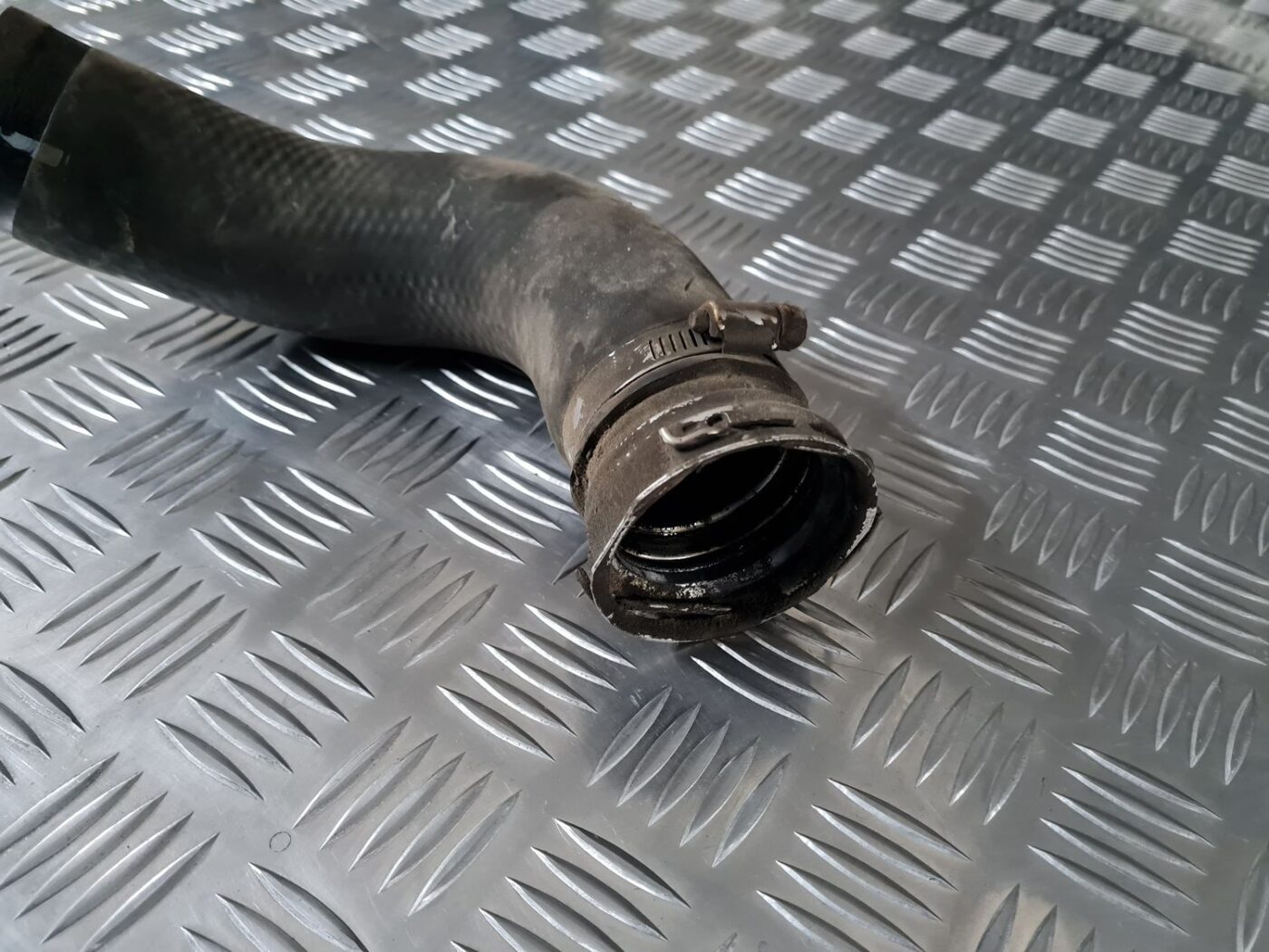 Interkulera caurule priekš TOYOTA AVENSIS 2010 3 Interkulera caurule priekš TOYOTA AVENSIS 2010