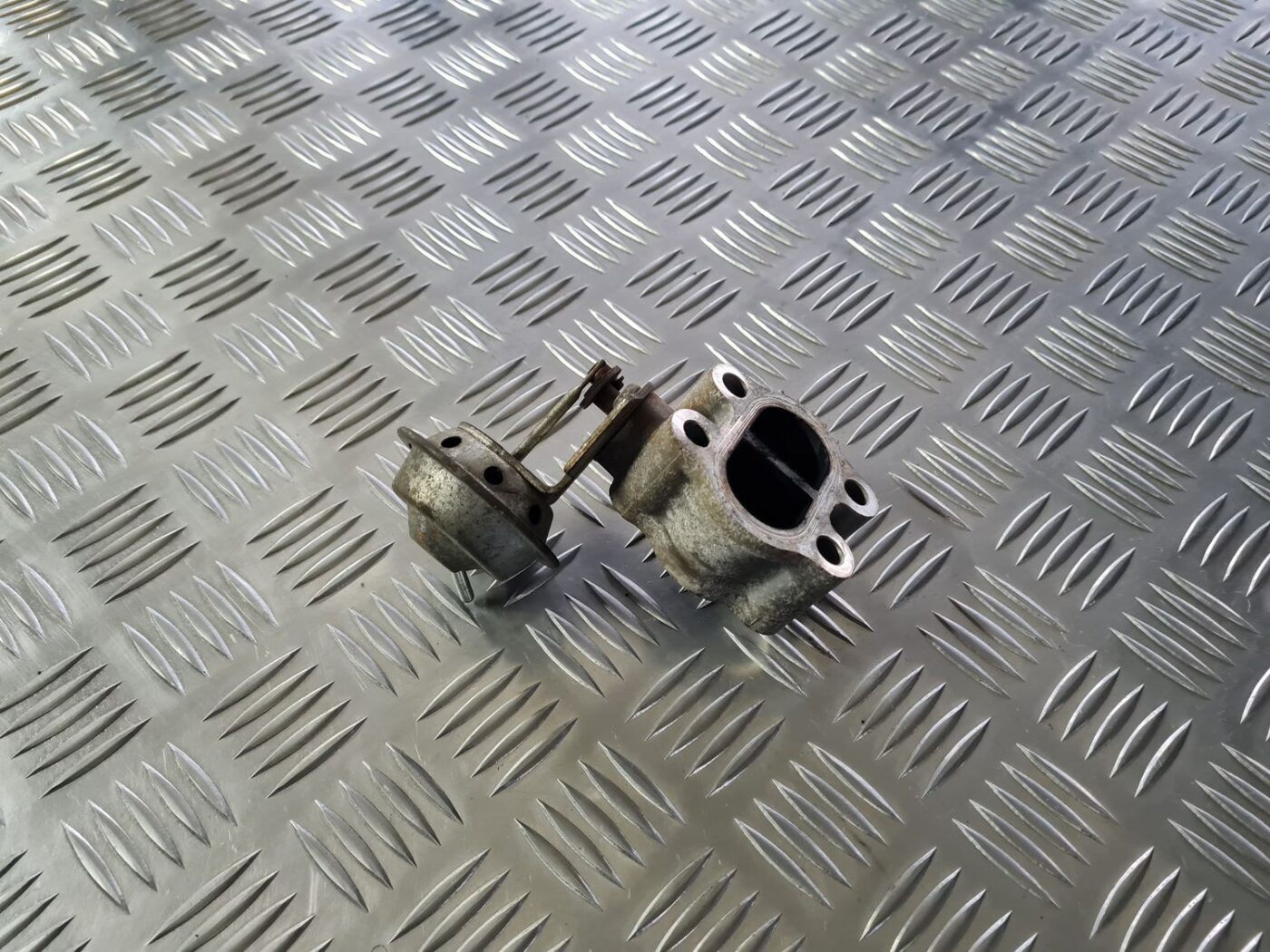 EGR vārsts priekš TOYOTA AVENSIS 2010