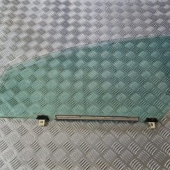 Priekšējo kreiso durvju stikls priekš TOYOTA AVENSIS 2010