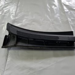 Vējstikla uzlikas (deflektora) režģis priekš TOYOTA AVENSIS 2010