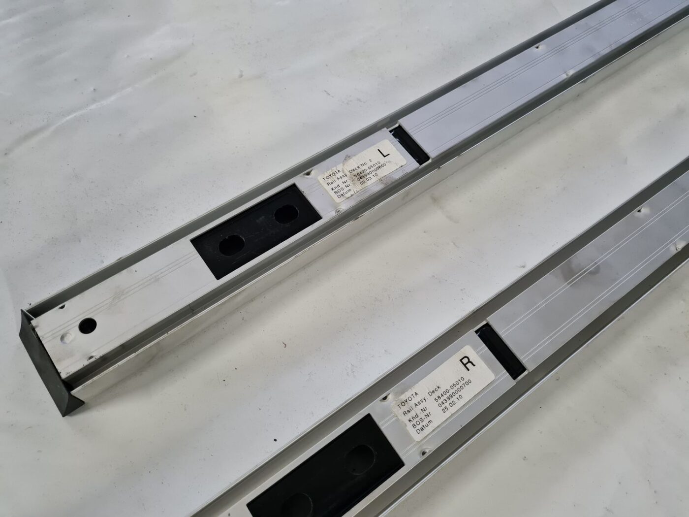 Kravas stirpināšanas reliņi bagažniekā priekš TOYOTA AVENSIS 2010