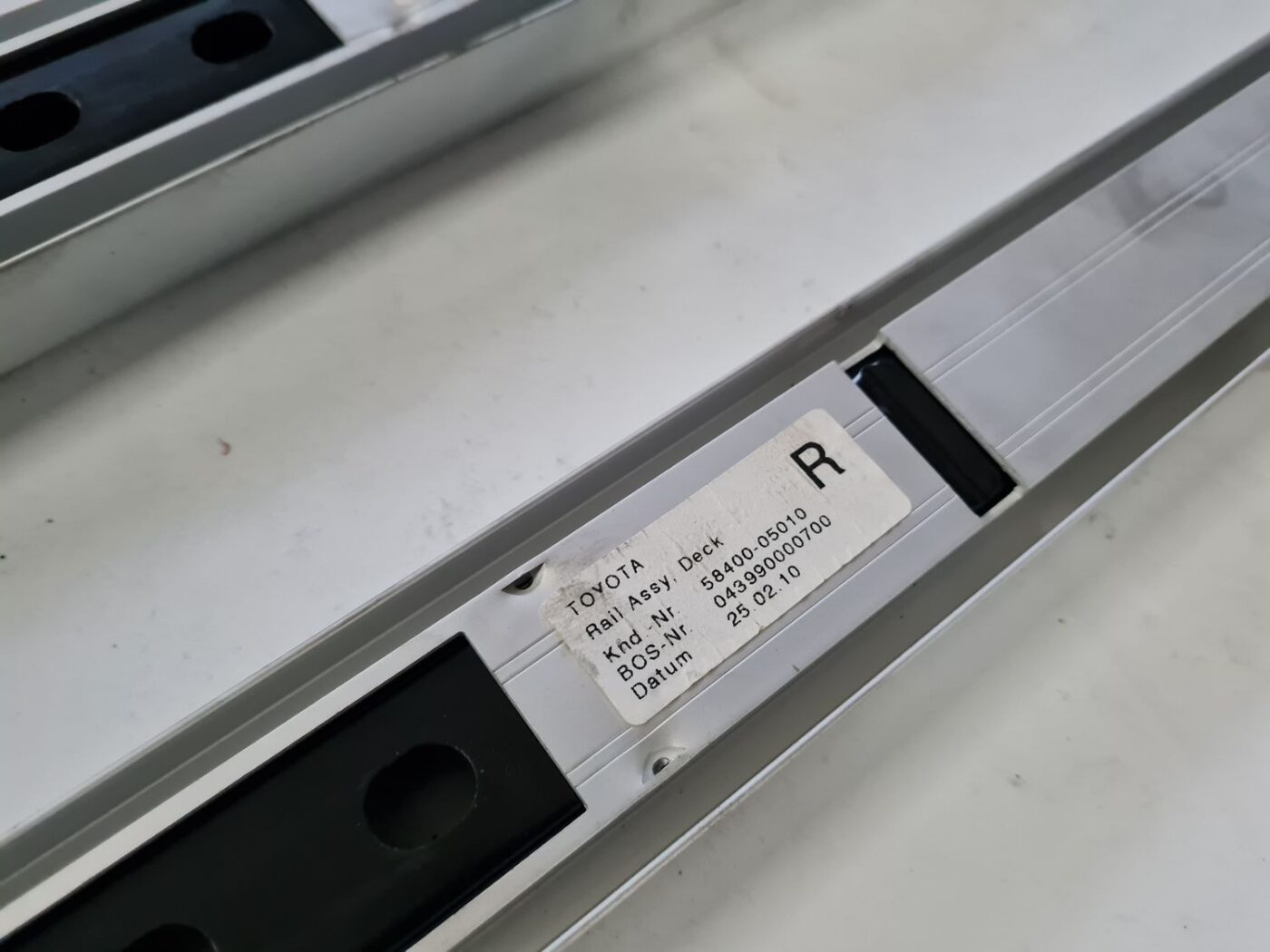 Kravas stirpināšanas reliņi bagažniekā priekš TOYOTA AVENSIS 2010