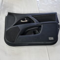 Priekšējo labo durvju apdare priekš TOYOTA AVENSIS 2010