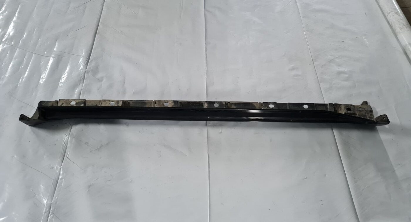 Ārēja sliekšņa kreisa uzlika priekš TOYOTA AVENSIS 2010