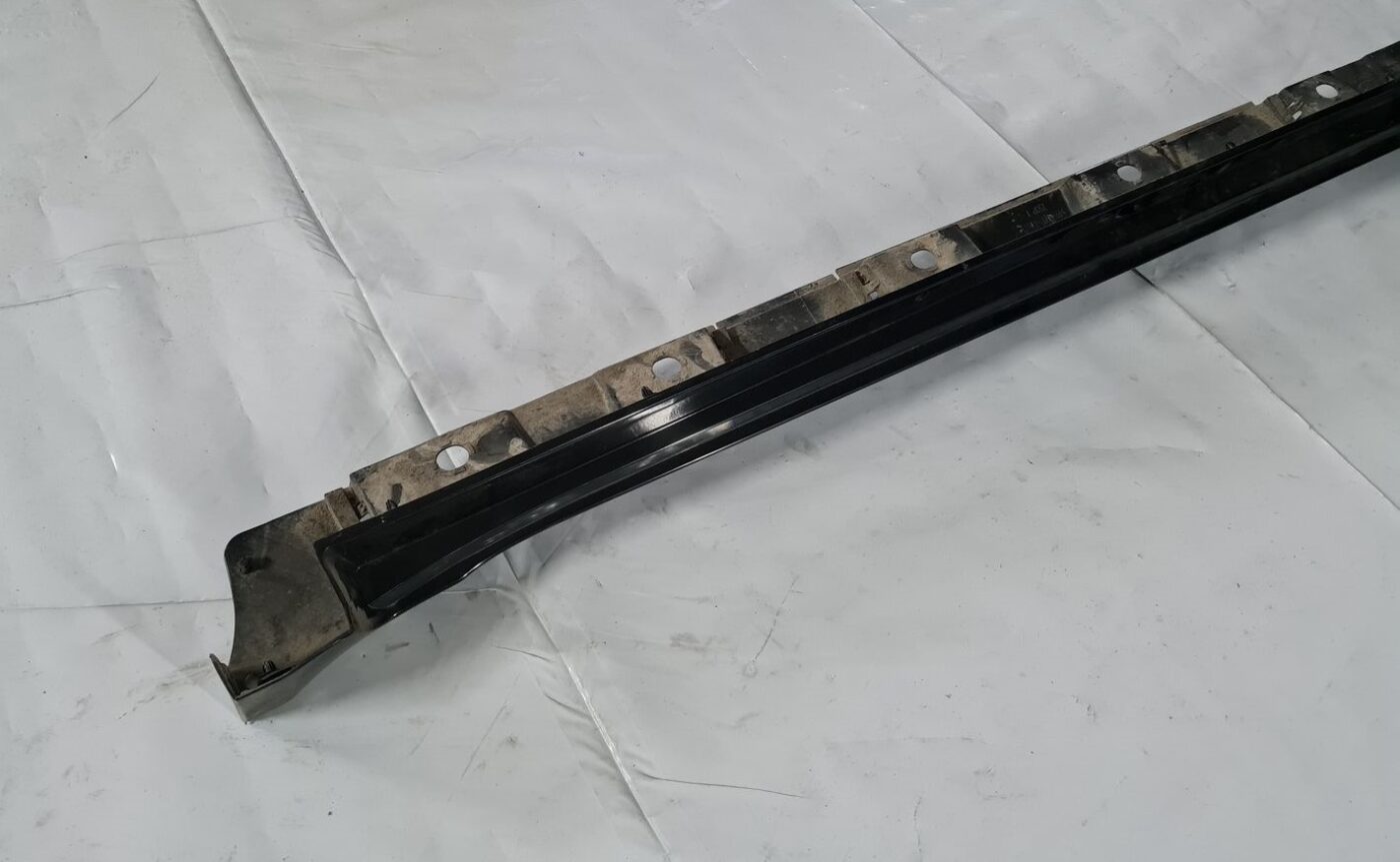 Ārēja sliekšņa kreisa uzlika priekš TOYOTA AVENSIS 2010