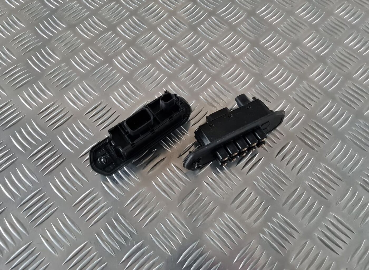 Durvju atvēršanas/aizvēršanas kontakts priekš CITROEN C8 2005 2 Durvju atvēršanas/aizvēršanas kontakts priekš CITROEN C8 2005