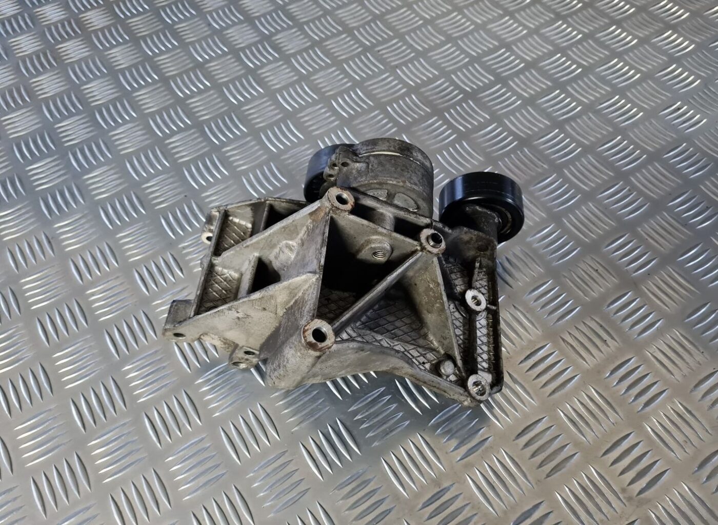 Ģeneratora kronšteins priekš CITROEN C8 2005 4 Ģeneratora kronšteins priekš CITROEN C8 2005