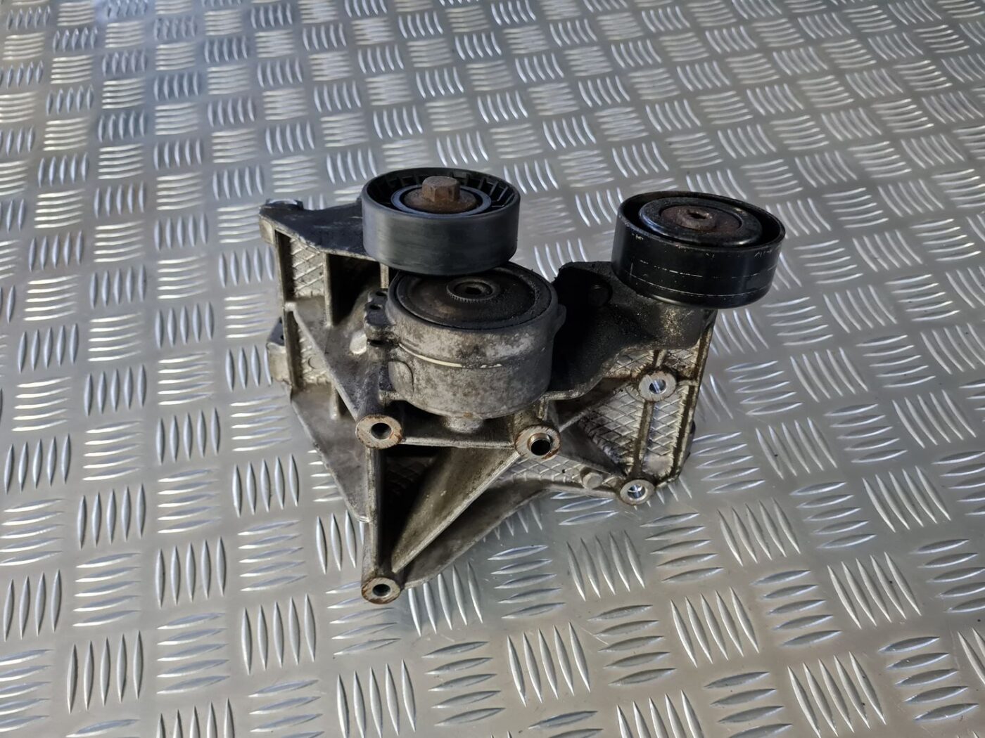 Ģeneratora kronšteins priekš CITROEN C8 2005 3 Ģeneratora kronšteins priekš CITROEN C8 2005