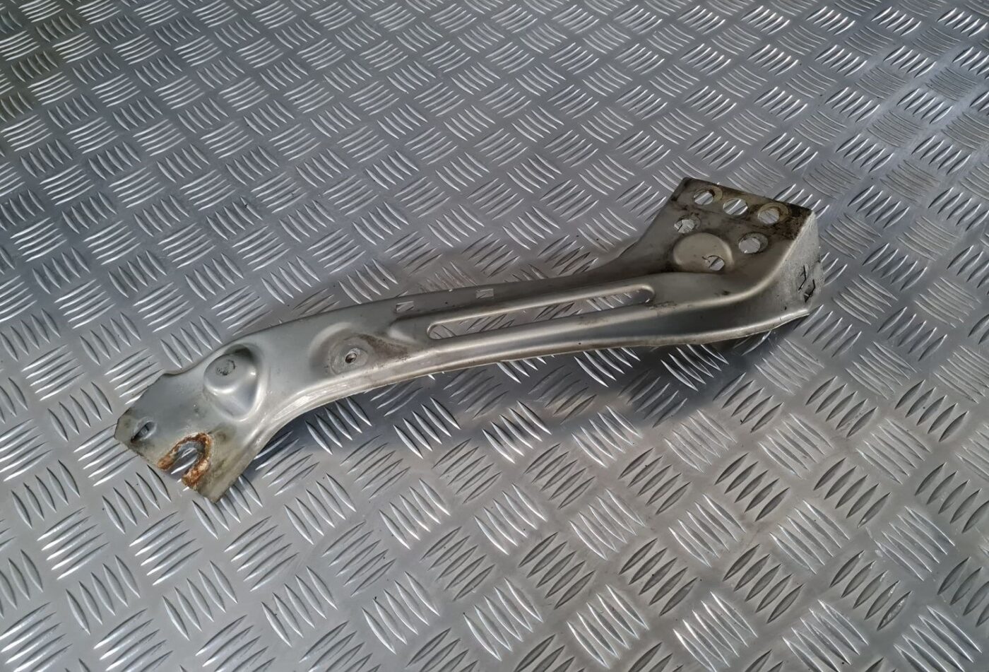 Priekšējā radiatora rāmja augšēja daļa priekš CITROEN C8 2005 1 Priekšējā radiatora rāmja augšēja daļa priekš CITROEN C8 2005