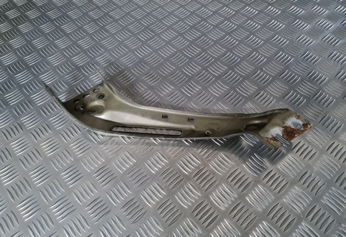 Priekšējā radiatora rāmja augšēja daļa priekš CITROEN C8 2005 3 Priekšējā radiatora rāmja augšēja daļa priekš CITROEN C8 2005