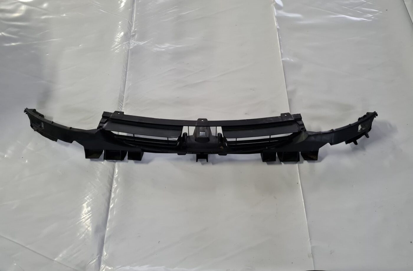 Radiatoru augšēja uzlika priekš CITROEN C8 2005 1 Radiatoru augšēja uzlika priekš CITROEN C8 2005