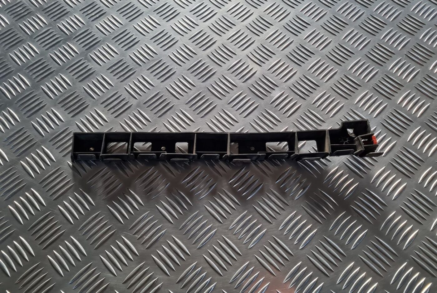 Aizmugurēja bufera kronšteins priekš OPEL INSIGNIA 2016