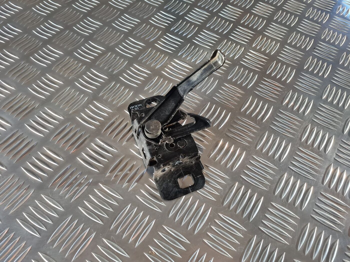 Pārsega atveršanas rokturis priekš OPEL INSIGNIA 2016 1 Pārsega atveršanas rokturis priekš OPEL INSIGNIA 2016