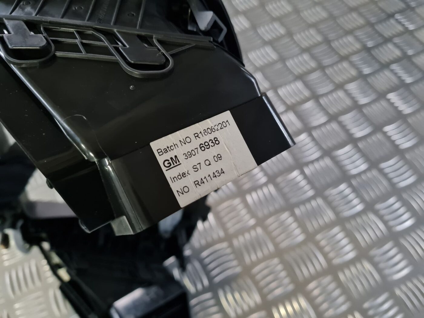 Mērinstrumentu paneļa gaisa vads, centrā priekš OPEL INSIGNIA 2016 3 Mērinstrumentu paneļa gaisa vads, centrā priekš OPEL INSIGNIA 2016