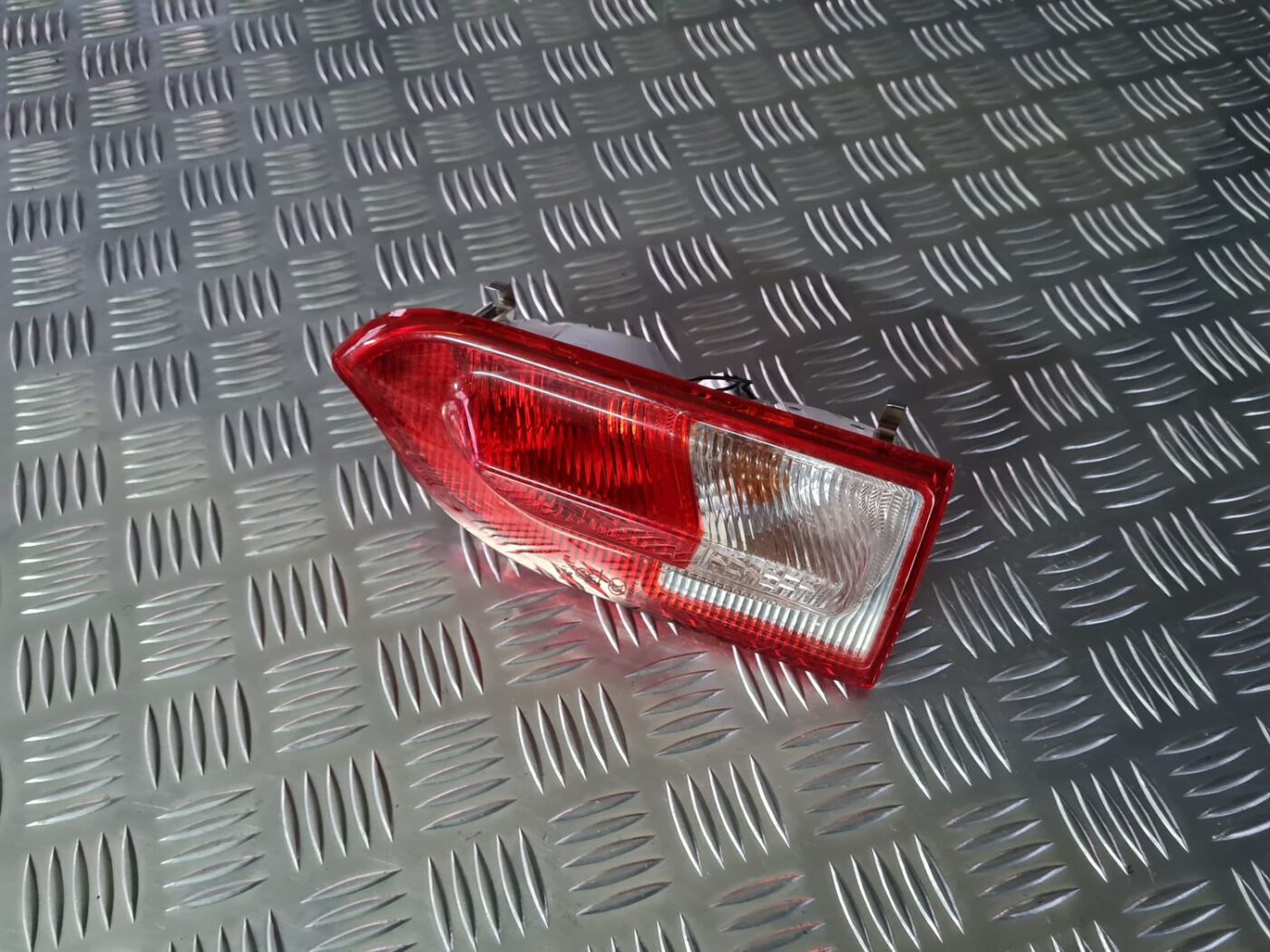 Aizmugurējais kreisais lukturis priekš OPEL INSIGNIA 2016 1 Aizmugurējais kreisais lukturis priekš OPEL INSIGNIA 2016