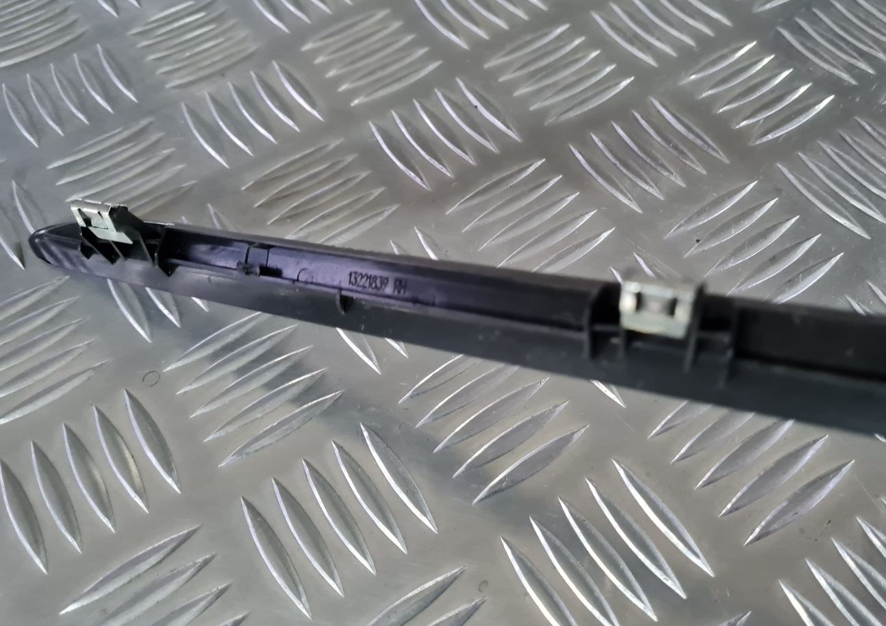 Mērinstrumentu paneļa dekoratīvā uzlika priekš OPEL INSIGNIA 2016 3 Mērinstrumentu paneļa dekoratīvā uzlika priekš OPEL INSIGNIA 2016