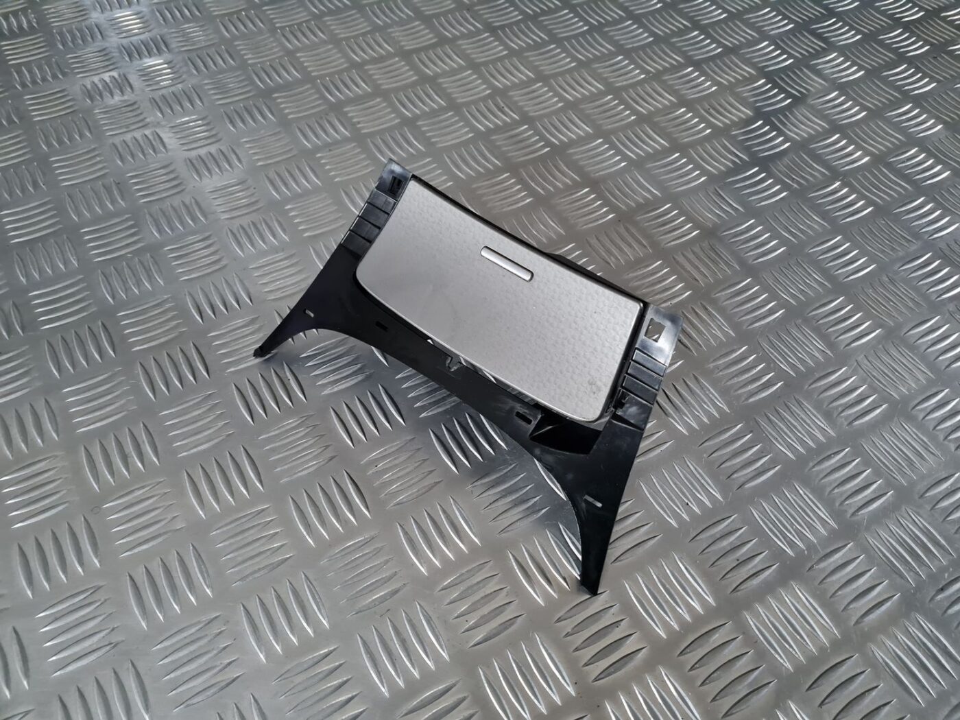 Pelnu trauks priekš OPEL INSIGNIA 2016