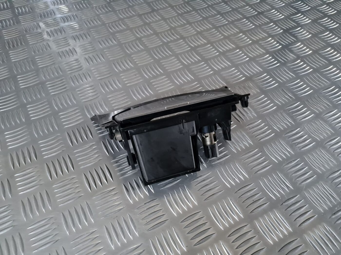 Pelnu trauks priekš OPEL INSIGNIA 2016